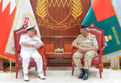 القائد العام لقوة دفاع البحرين يستقبل كبير مستشاري الدفاع البريطاني للشرق الأوسط