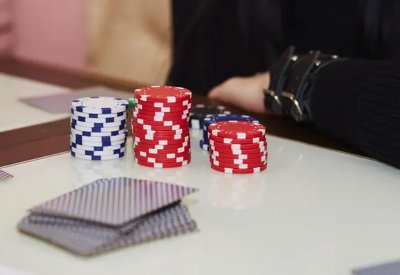 فضحية في تركيا تطيح بمشاهير.. لاعب معروف ومذيع ومؤثرين