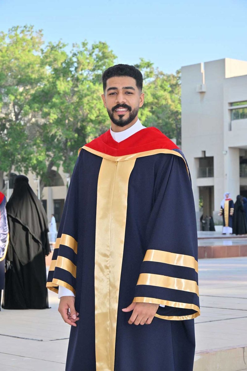 عبدالله محمد جعفر ينال شهادة باكالوريوس في التربية الرياضية