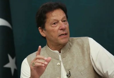 محكمة باكستانية ترفض التماس عمران خان وزوجته في قضية فساد