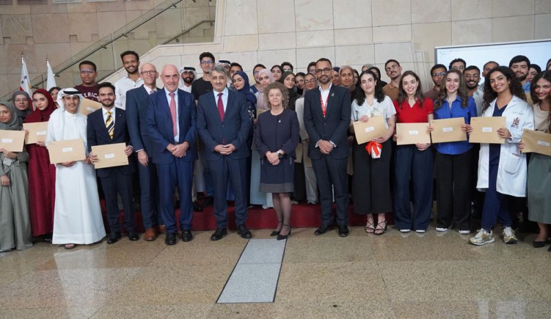 جامعة البحرين الطبية تكرم 53 طالبًا لإدراجهم في لائحة الرئيس للطلبة المتفوقين
