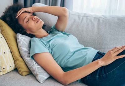إرهاق وصداع وإسهال.. انتشار فيروس جديد يُشعل موجة رعب في بريطانيا