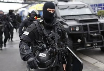 تفاصيل جديدة عن عملية احتجاز رهائن بمطعم في ضواحي باريس