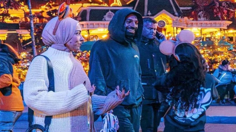 أحدث ظهور للنجم محمد صلاح وأسرته