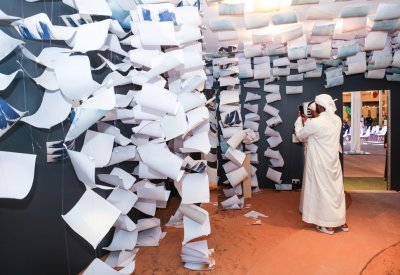 مهرجان العين للكتاب 2024 يطبع بالشمس 5 آلاف صفحة من "كلمات القائد"