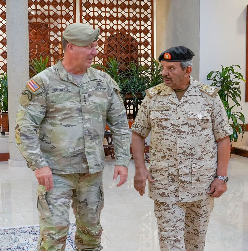 القائد العام لقوة دفاع البحرين يستقبل قائد القيادة المركزية الأمريكية‎‎‎‎‎‎
