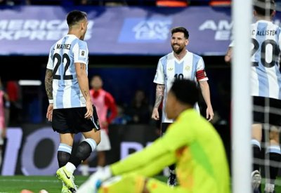 بمساعدة ميسي.. لاوتارو مارتينيز يعادل مارادونا