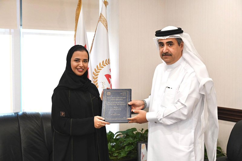 النائب العام يشيد بأطروحة باحثة بالنيابة العامة