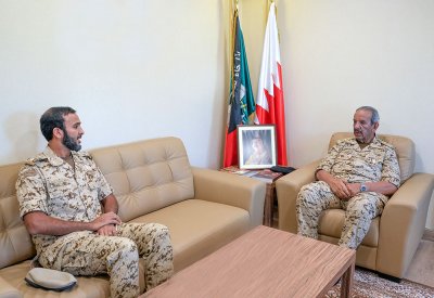 القائد العام لقوة دفاع البحرين يتفقد إحدى وحدات قوة دفاع البحرين