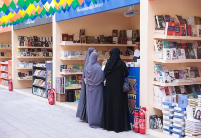 ناشرات إماراتيات يثرين مهرجان العين للكتاب بإبداعاتهن