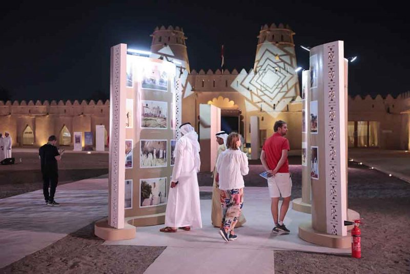 "متجر المبدعين" يستعرض مواهب المصورين والكتّاب والرسامين
