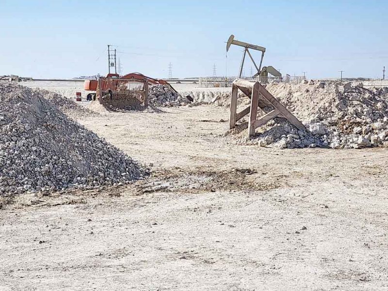 آسيويون يحولون منطقة لنشاط كسارات بلا ترخيص