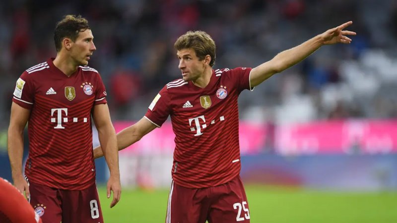 رغم رغبة النادي في التخلص منه.. كومباني يشيد بلاعب بايرن