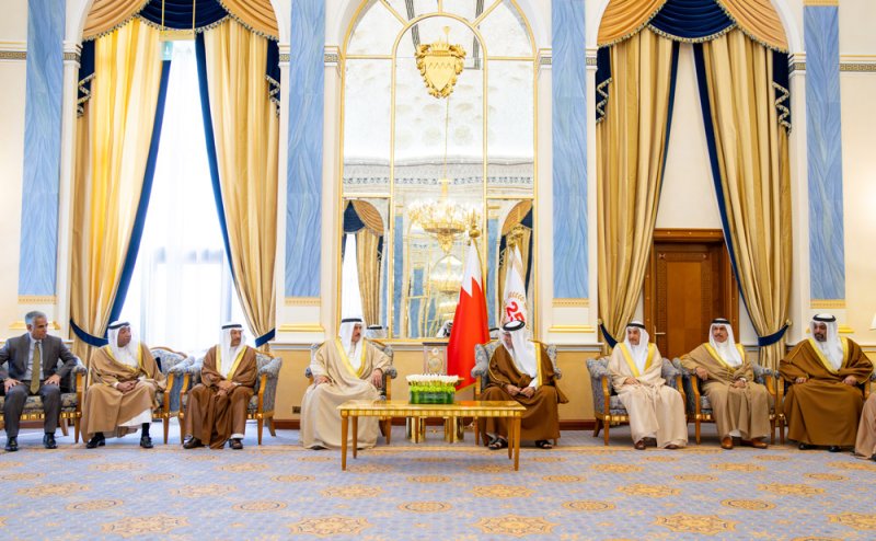 مواصلة تعزيز التعاون والعمل المشترك بين السلطتين التنفيذية والتشريعية ومؤسسات القطاع الخاص
