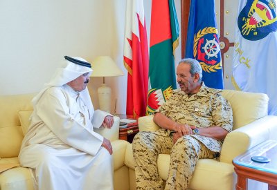 القائد العام لقوة دفاع البحرين يستقبل اللواء الركن متقاعد الشيخ أحمد بن سلمان بن دعيج آل خليفة
