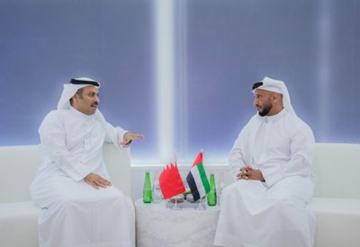وزير الإعلام يلتقي رئيس المكتب الوطني للإعلام في أبوظبي