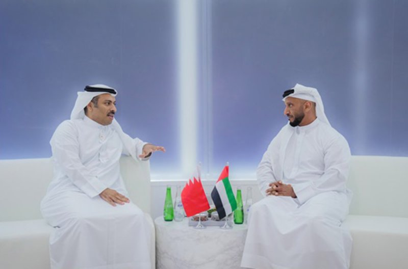 وزير الإعلام يلتقي رئيس المكتب الوطني للإعلام في أبوظبي