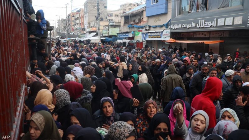 مقتل 12 بقصف إسرائيلي استهدف مدرسة تؤوي نازحين في غزة