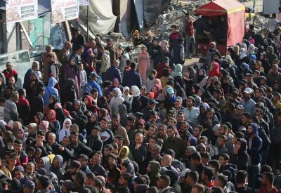 وفاة سيدة وطفلين "سحقا" أمام مخبز في غزة