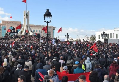 تونس.. احتجاجات بعد حملة تنمر دفعت معلما للانتحار حرقا