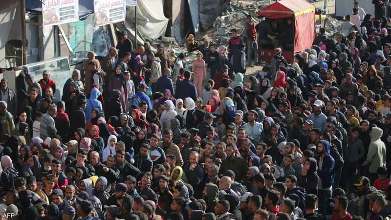 وفاة سيدة وطفلين "سحقا" أمام مخبز في غزة