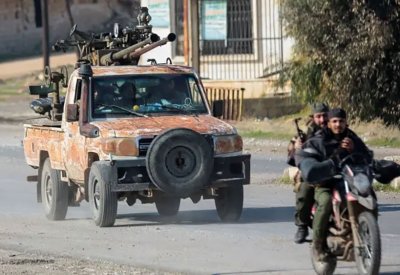 الجيش السوري يغلق مطار حلب والطرق المؤدية للمدينة بعد توغل المسلحين