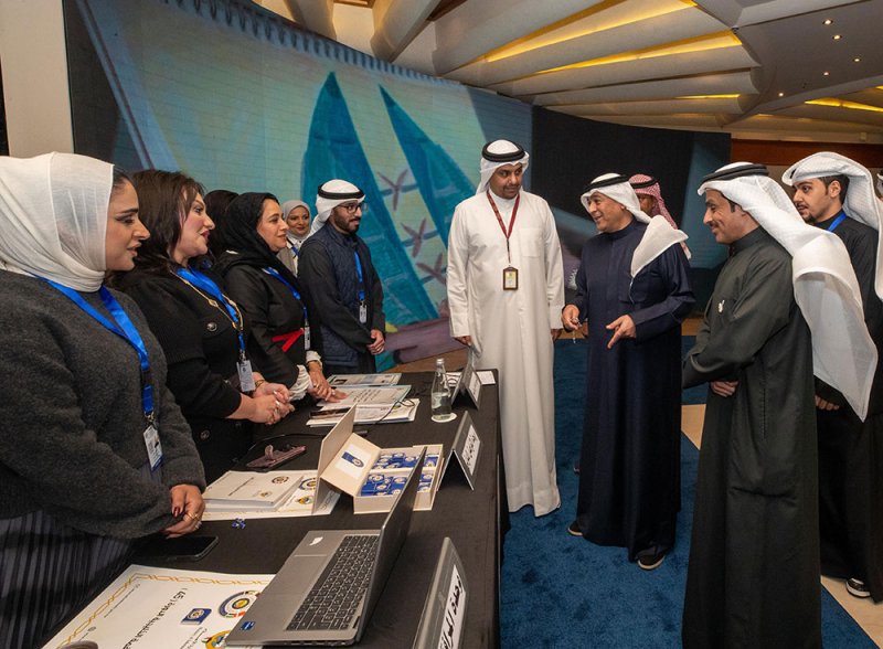 البديوي يشيد بالمركز الإعلامي المصاحب لانعقاد القمة الخليجية في الكويت
