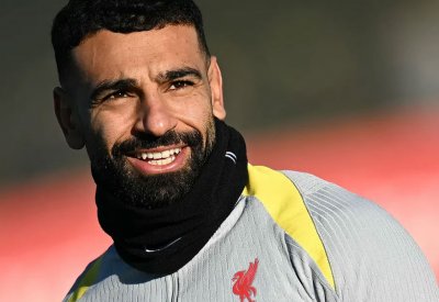 أسطورة ليفربول يوجه نصيحة لمحمد صلاح تتعلق بعقده