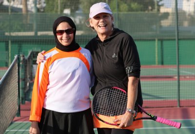 اللجنة النسائية باتحاد التنس تحتفي باللاعبات وسط أجواء تنافسية ومباريات لزوجي التنس للسيدات
