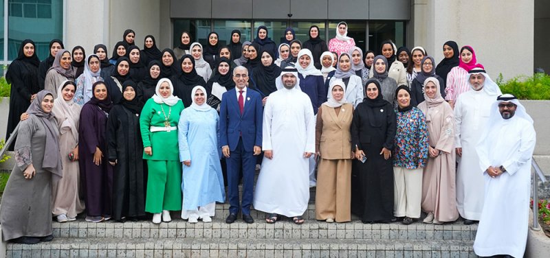 وزير الأشغال: نعتز بدور المرأة البحرينية في بناء الوطن وتحقيق أهداف المسيرة التنموية الشاملة