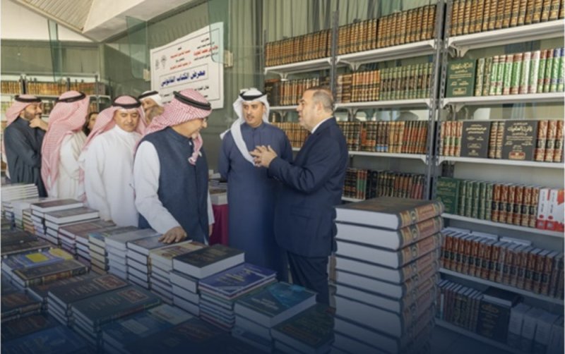 نائب "الأعلى للقضاء" ووزير "العدل" يفتتحان معرض الكتاب القانوني الذي تنظمه جمعية المحامين البحرينية