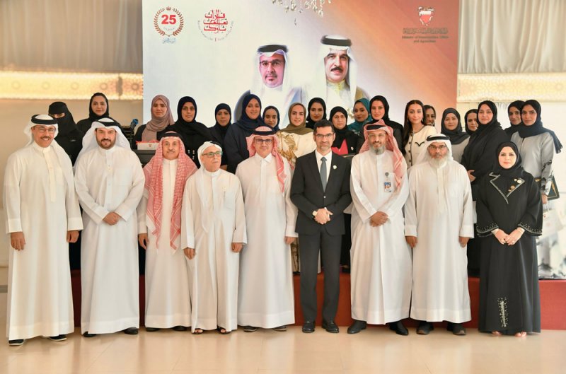 وزير "البلديات": إسهامات كبيرة للمرأة البحرينية في مسيرة العمل البلدي والزراعي في البحرين