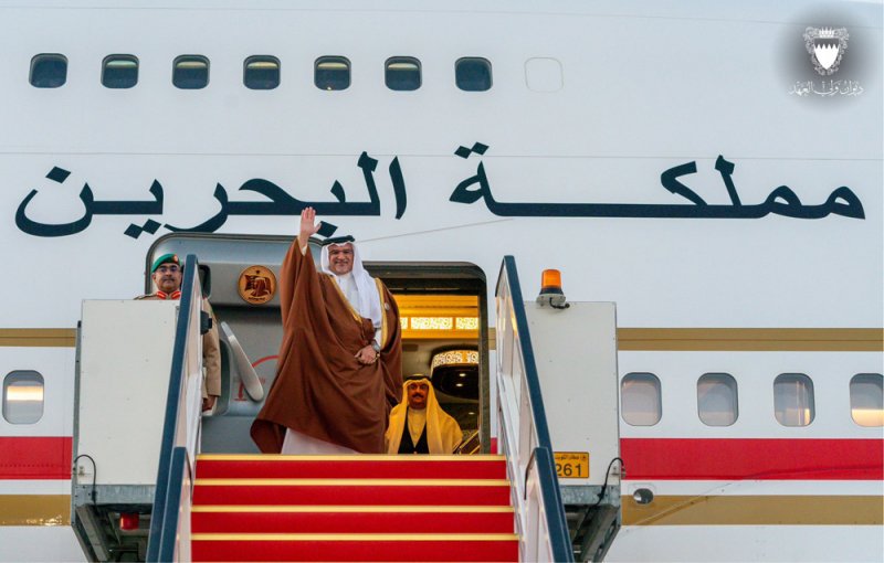 سمو ولي العهد رئيس مجلس الوزراء يعود لأرض الوطن بعد ترأسه وفد البحرين في القمة