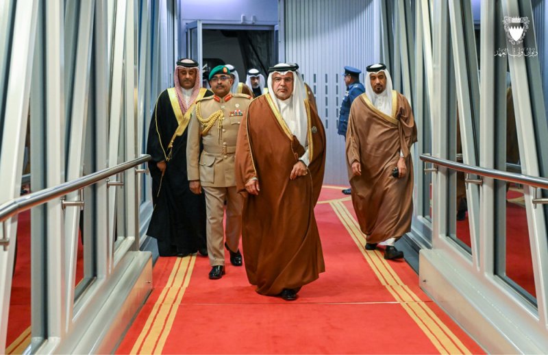 سمو ولي العهد رئيس مجلس الوزراء يصل إلى أرض الوطن