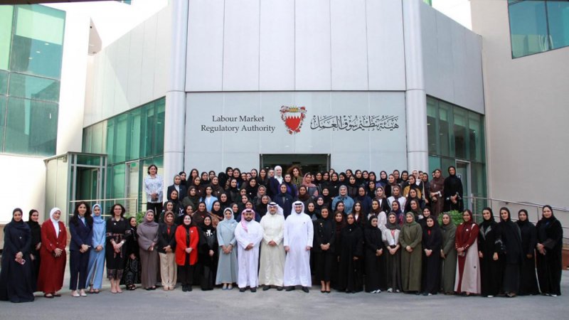 الرئيس التنفيذي لهيئة تنظيم سوق العمل: المرأة البحرينية نموذج للعطاء والكفاءة والتميز
