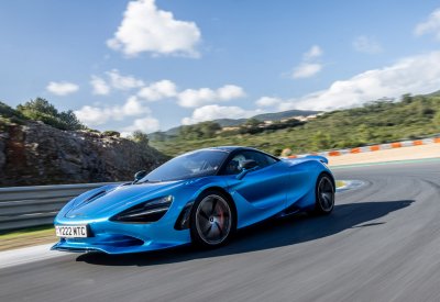 ماكلارين 750S تحصد لقب "أفضل سيارة من حيث الأداء"