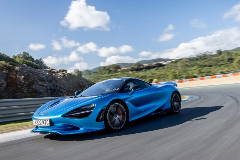 ماكلارين 750S تحصد لقب "أفضل سيارة من حيث الأداء"