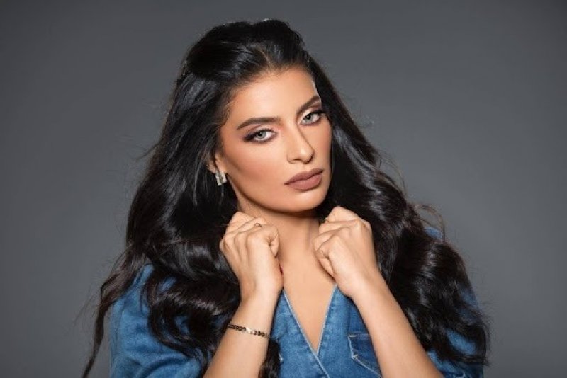 أمل غربي تغني للإمارات