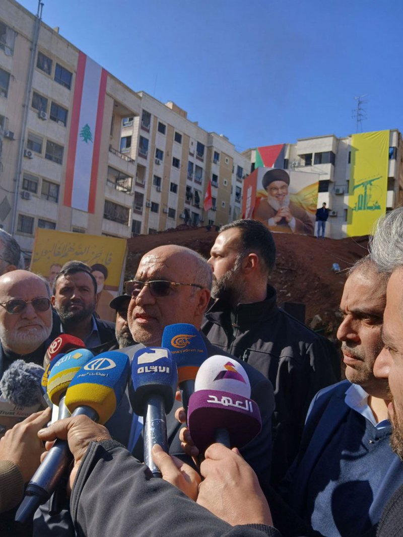 بالصور: أول ظهور علني لسفير إيران لدى لبنان بعد "إصابة البيجر"