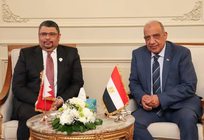 بحث تعزيز التعاون البحريني المصري في مجالات الكهرباء والطاقة المتجددة وكفائتها