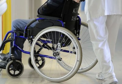 "علاج بالدماغ" قد يخلص مرضى الشلل من الكرسي المتحرك