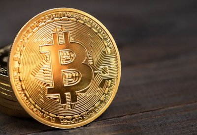 العملة المشفرة بتكوين تسجل مئة ألف دولار لأول مرة