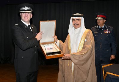 وزير الداخلية يشهد تخريج المشاركين في برنامج تأهيل وتدريب متخصصين في الأدلة الجنائية