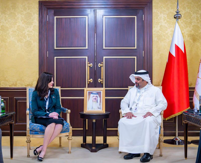 وزير المالية والاقتصاد الوطني يؤكد على عمق العلاقات الراسخة والشراكة الاستراتيجية بين مملكة البحرين والولايات المتحدة الأميركية