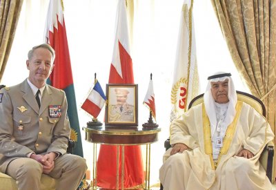 وزير شؤون الدفاع يستقبل مسؤولين عسكريين من أستراليا وهولندا وفرنسا