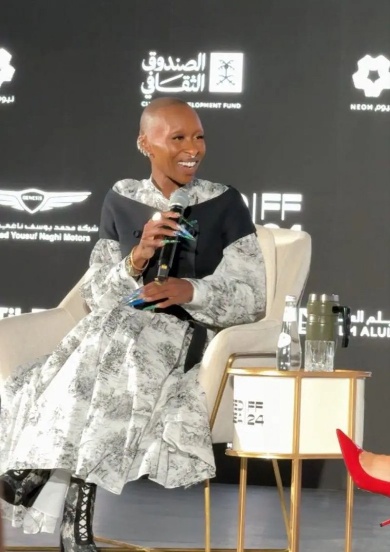 الفنانة سينثيا إريفو: "التنمر عبر الإنترنت خطير للغاية"
