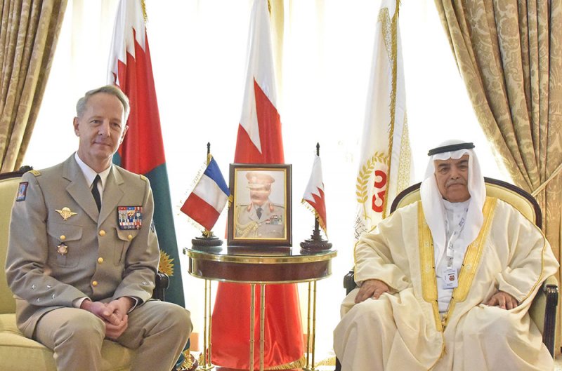 وزير شؤون الدفاع يستقبل مسؤولين عسكريين من أستراليا وهولندا وفرنسا