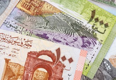 الليرة السورية تنهار بعد سقوط النظام وتلامس قاعا غير مسبوق