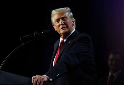ترامب: الأسد "فرّ" من سوريا بعدما فقد الدعم الروسي