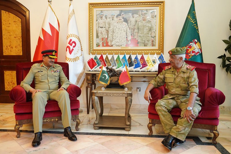 سمو رئيس الحرس الوطني يستقبل رئيس الأركان العامة للجيش الباكستاني
